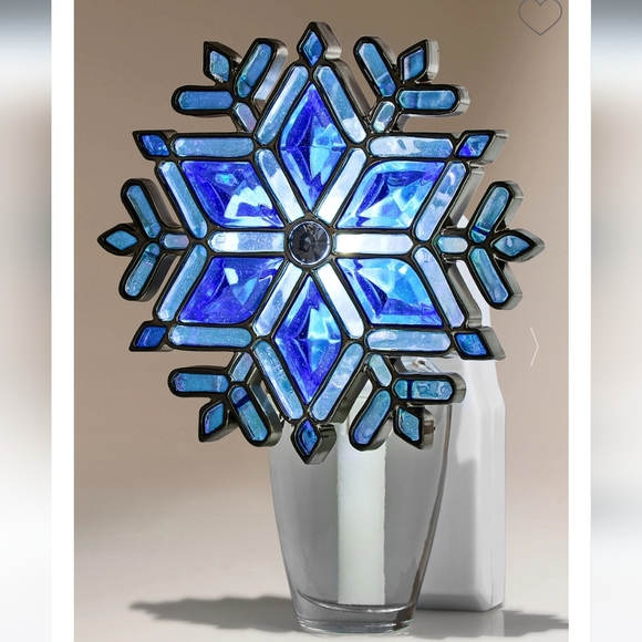 Bath and Body Works • Stained Glass Snowflake Nightlight - Picture 2 of 11